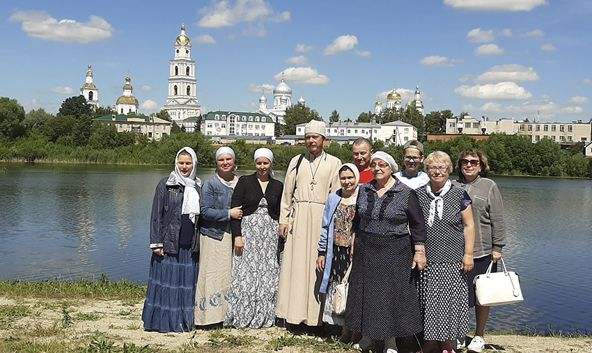 паломники в Дивеево